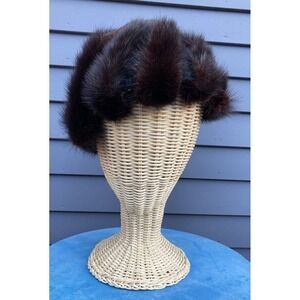 Vintage estate womans crocheted w/applied mink tails Gwenn Pennington cloche hat